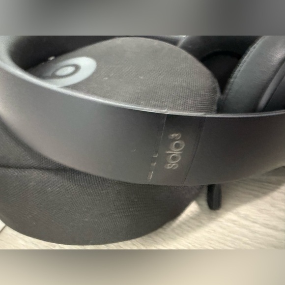 Beats by Dre Studio 3 Wireless Bluetooth Over-Ear Headphones black - Picture 4 of 4